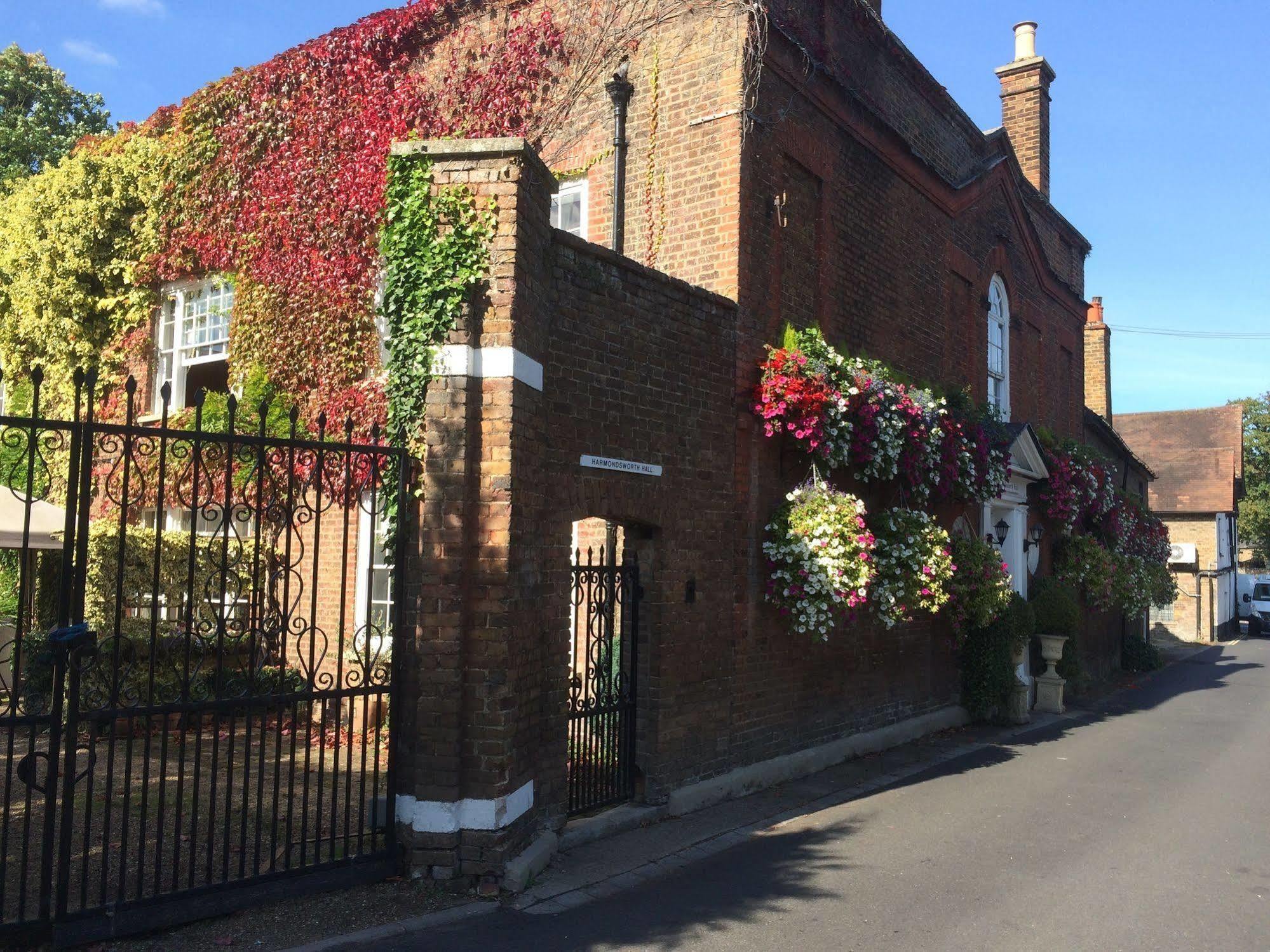 Harmondsworth Hall Guest House West Drayton  Exterior foto