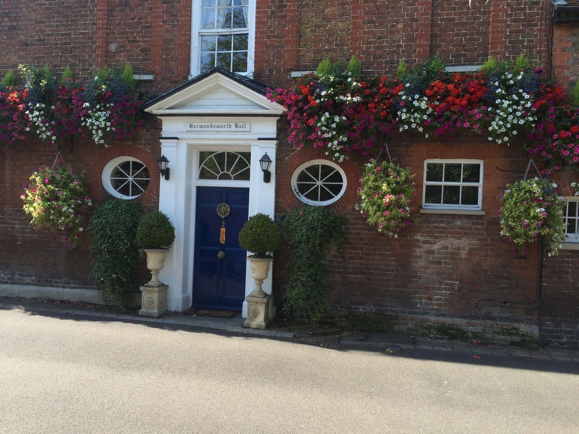 Harmondsworth Hall Guest House West Drayton  Exterior foto